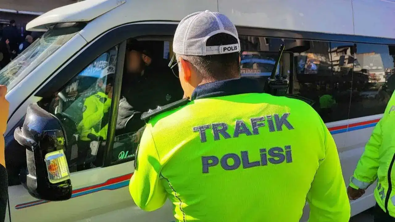 Adana’da Sürücüler İsyan Etti: Trafik Cezalarına Tepki Büyüyor! 5